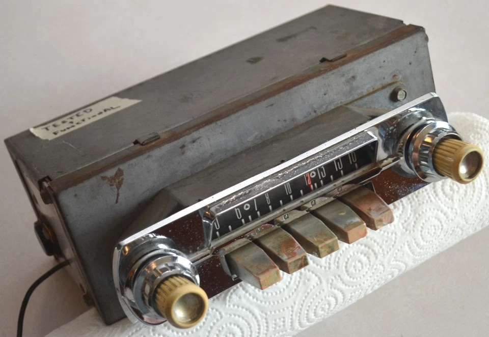 1962-1963 Ford Fairlane All Transistor AM Dash Radio, Faceplate & Knobs, Tested! - Image 4 of 4