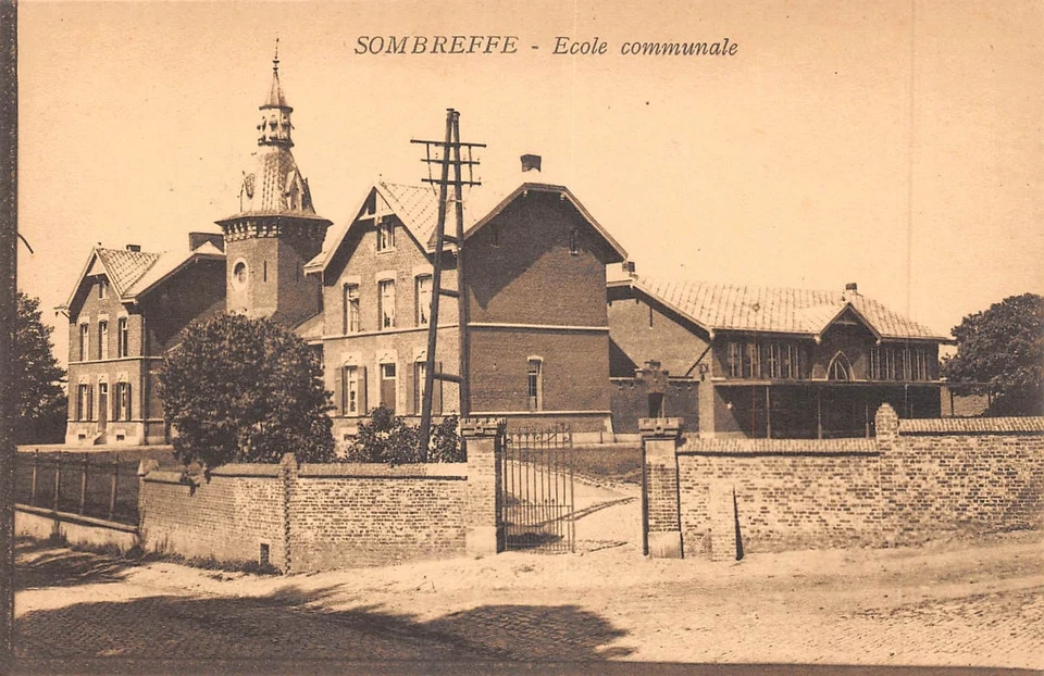 CPA BELGIQUE / SOMBREFFE / ECOLE COMMUNALE - Photo 1/1