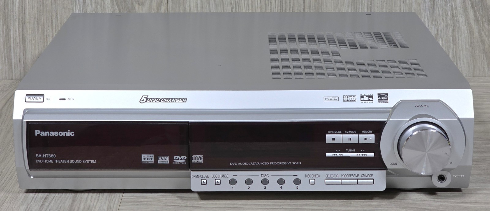 Panasonic sa-ht680 dvd/cd/hdcd home theater system no remote/speakers - tested -