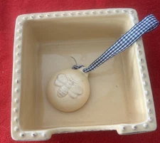 Boston International Embossed Stoneware Napkin Holder 5.5" square Yellow Bee