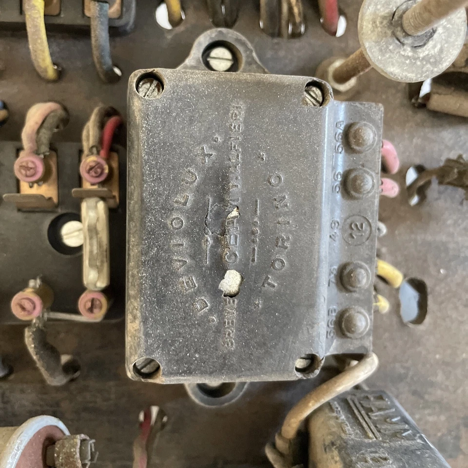 Painel de fusíveis e componentes Ferrari 250 Gte  - Imagem 2 de 4