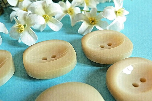 255C Stunning Big Buttons Vintage " Crater " Cream Light 6 Buttons Ép. 1970/80 - Picture 5 of 5