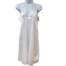 Vassarette Signature Lace Full Slip White Ice Style 10-105 Size 36 NWT