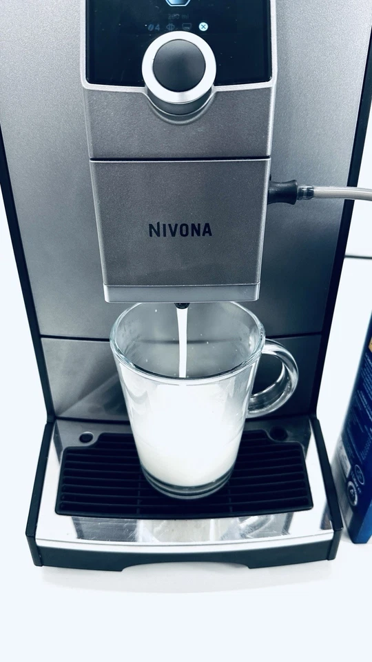Nivona CafeRomatica NICR 795 Kaffee-Vollautomat titan/chrom 721 Kaffeebezüge! - Bild 3 von 4