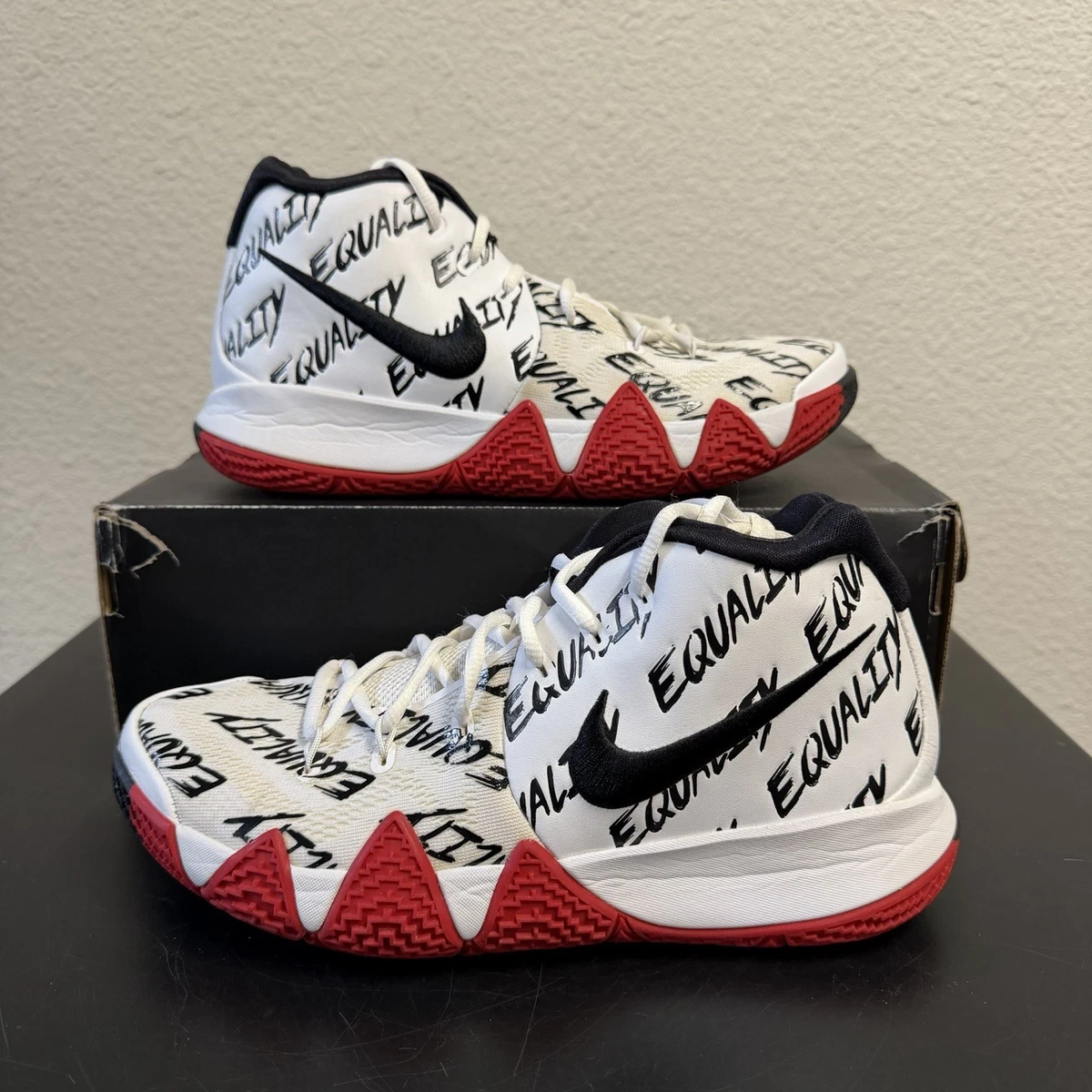 Preços baixos em Nike Kyrie 4 Blackout | eBay
