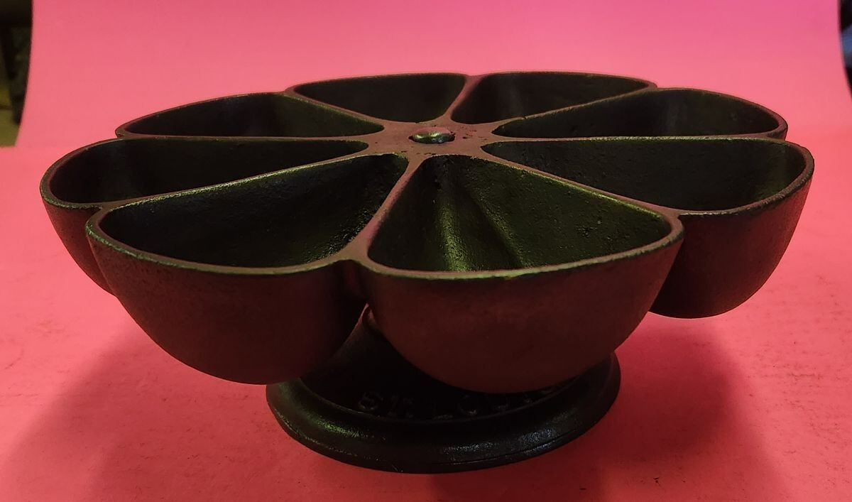 VINTAGE ECLIPSE, St. Louis, Cast Iron Rotating Cobblers Nail Cup
