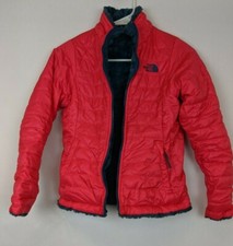 The North Face Reversible Mossbud Swirl Jacket, Atomic Pink, Girls Medium