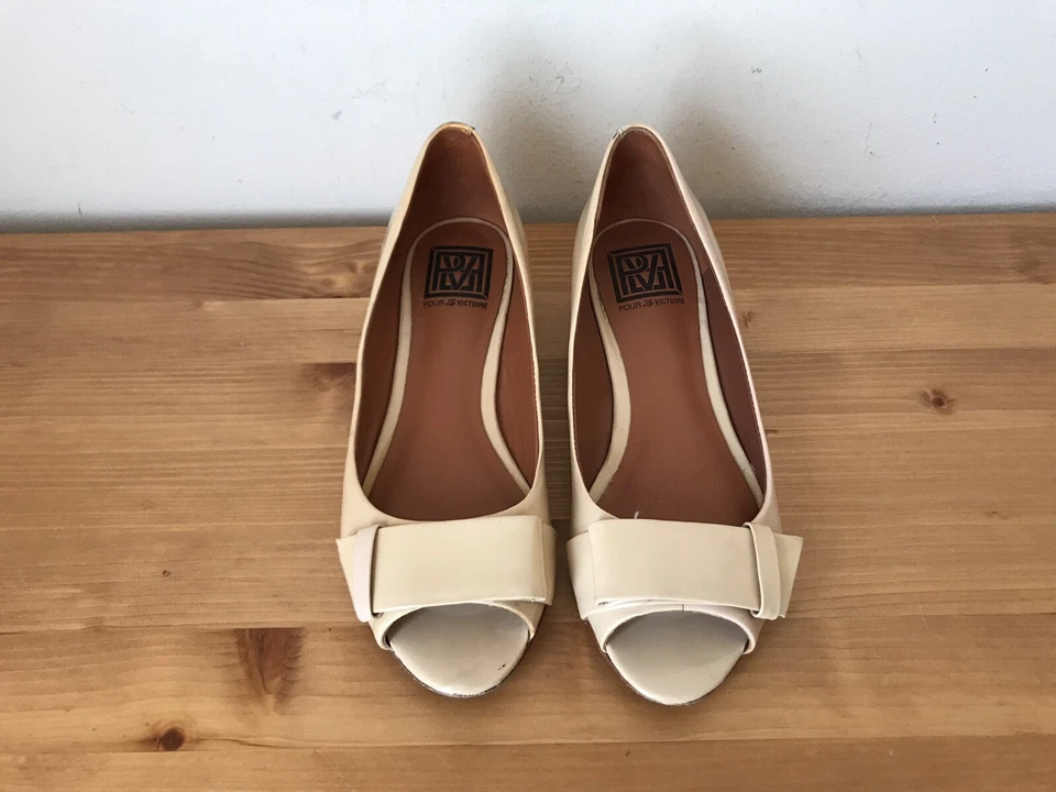 $195 Pour la Victoire para mujer talla 6M charol desnudo 'rin' peeptoe cuñas planas Foto 2 de 4