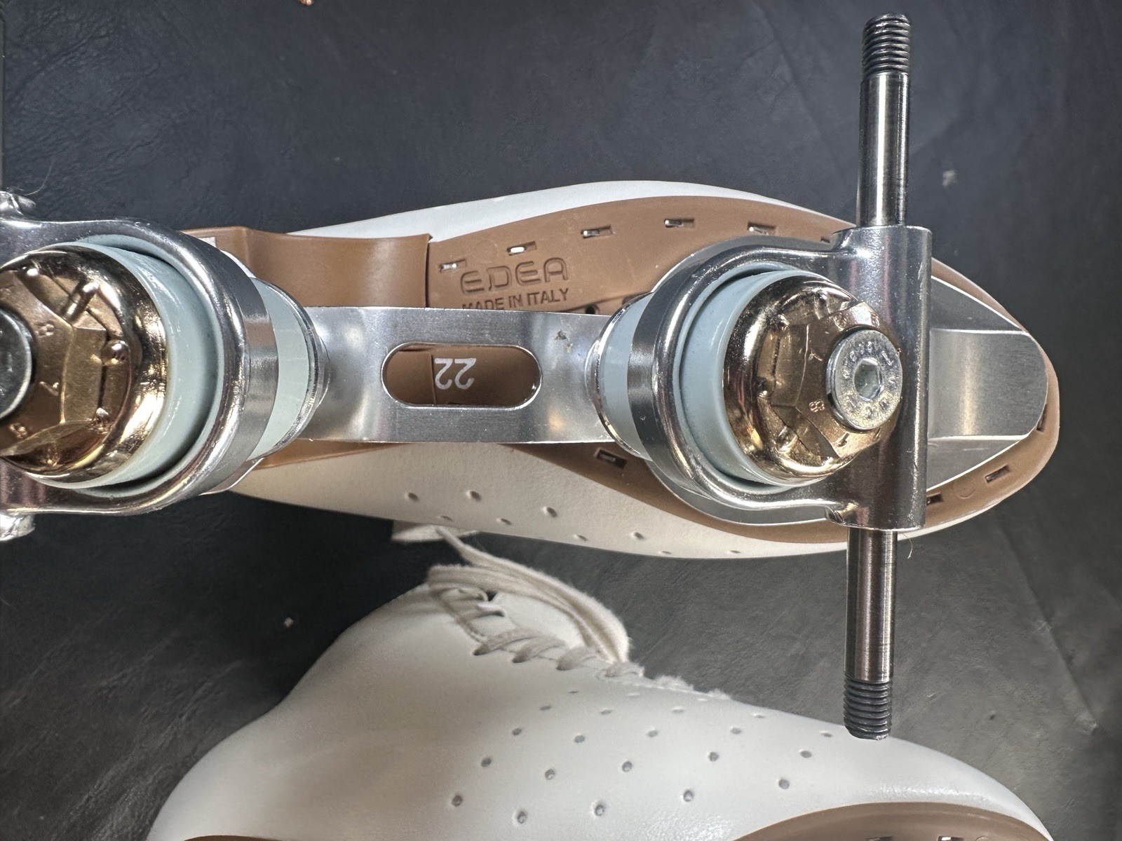 Edea / Roll-line Figure Roller Skates. 220 Rondo Boot, 120 Saturno Plates