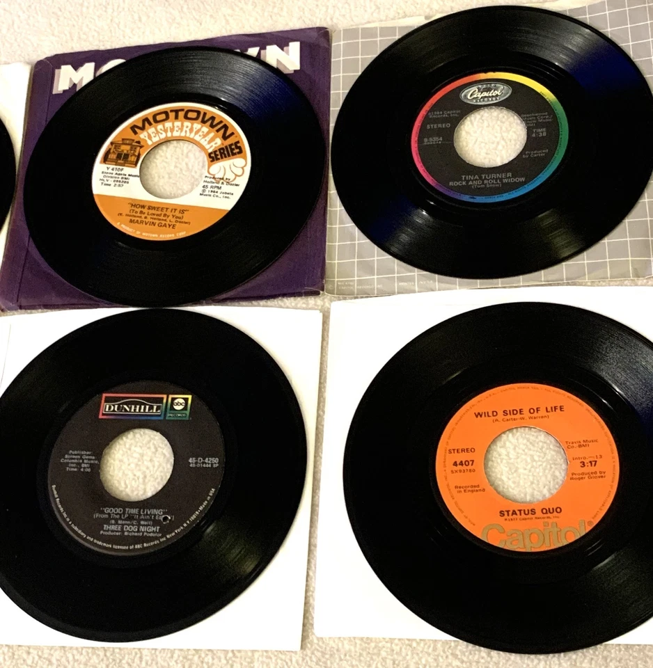 25 forty-five rpm records Top Names some original jackets all for one price Foto 2 de 4
