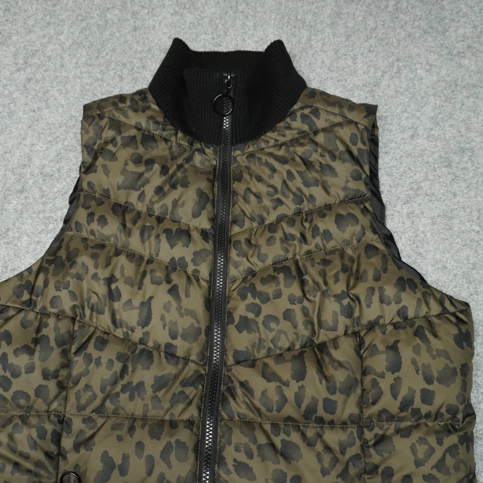 Chaleco para mujer Peyton Jensen mediano verde oliva estampado de leopardo forrado Foto 2 de 4