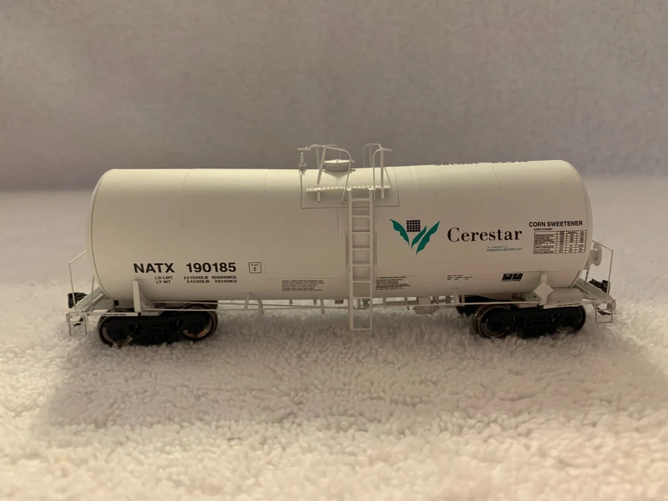 Intermountain #47808-11 HO Scale Cerestar 19,600 Gallon Tank Car #190185 - Image 3 of 4