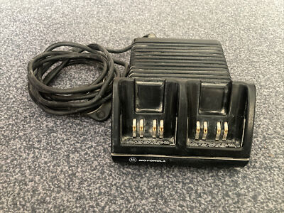 Motorola AA16742 Dual Battery Desk Charger 