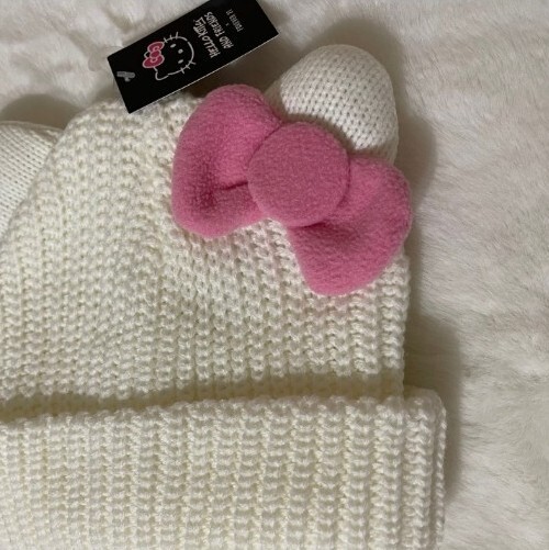 Hello Kitty x Forever 21 cream white pink bow Knit beanie Hat sanrio Hello Kitty Beanie with Pink Bow NWT | Mercari main image 2