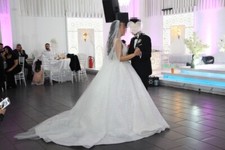 Wunderschönes, Perlenbesticktes Hochzeitskle...