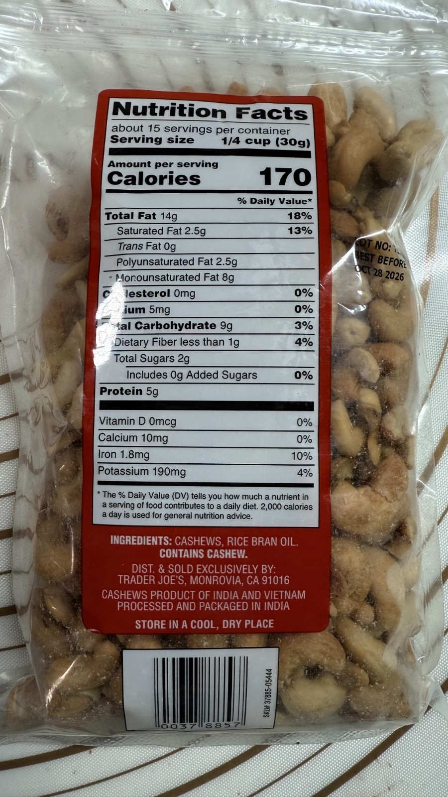 White chocolate mixed Strawberry powder & Raspberry Kiwi Cashews  inside 2*35g.