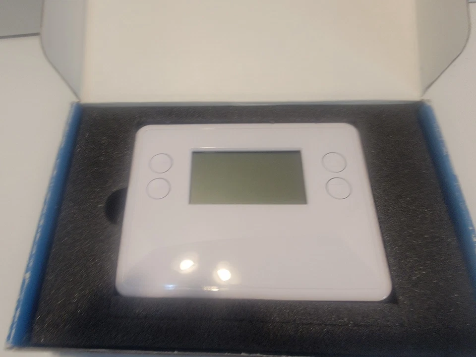 GoControl GC-TBZ48 Z-Wave Battery Powered Thermostat SMART CLIMATE CONTROL - Image 2 of 4