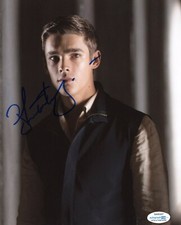 Brenton Thwaites The Giver Autographed Signed 8x10 Photo ACOA 