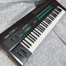 YAMAHA DX7 FM Digital Synthesizer Keyboard Vintage Classic Synth Japan