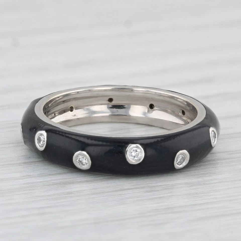 Anillo apilable de oro blanco de 18 k con diamantes esmaltados negros de 0,18 quilates Hidalgo Foto 2 de 4