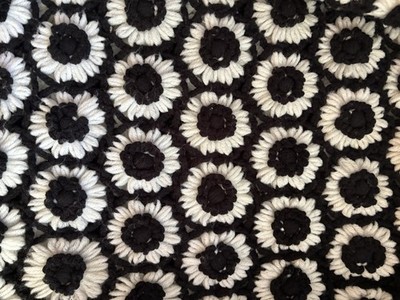 VTG 3D Daisy Flower Throw Blanket Crochet Afghan Black White Retro Granny Cottag