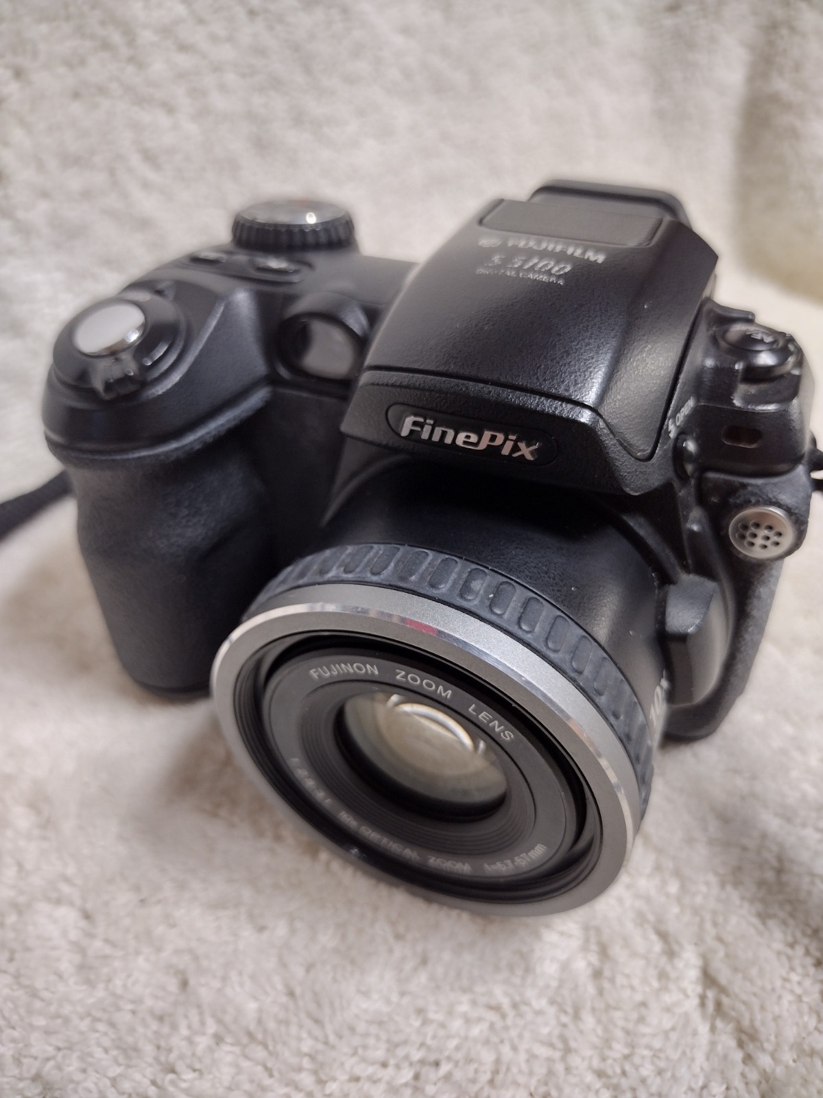 Fujifilm FinePix S5100 4MP Digital Camera with Carry Bag