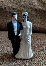 Vintage 1950 s CHALKWARE WEDDING CAKE TOPPER COUPLE Chalk Ware