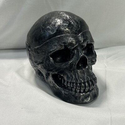 Spooky Human Skull Ashtray with Cover for Scary Halloween