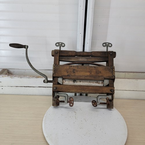 Antique Horse Shoe Brand No. 300E No. 1¼ Hand Crank Clothes Wringer Wood Rust Pr