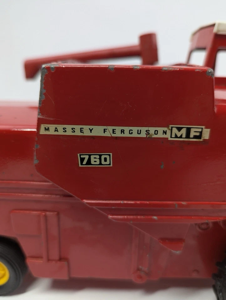 Vintage 1973 Ertl 1:20 Massey Ferguson 760 Combine #182, Yellow Rims - Image 2 of 4