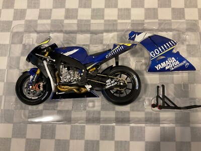 MINICHAMPS 1/12 Rossi 2005 Bike Yamaha 990 YZR M1 Gauloises Team