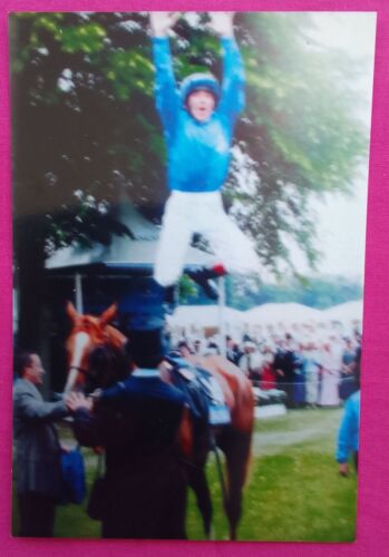 Racing photograph Flying Dettori dismount 2004 PAPINEAU Ascot Gold Cup FREE POST - Picture 1 of 1