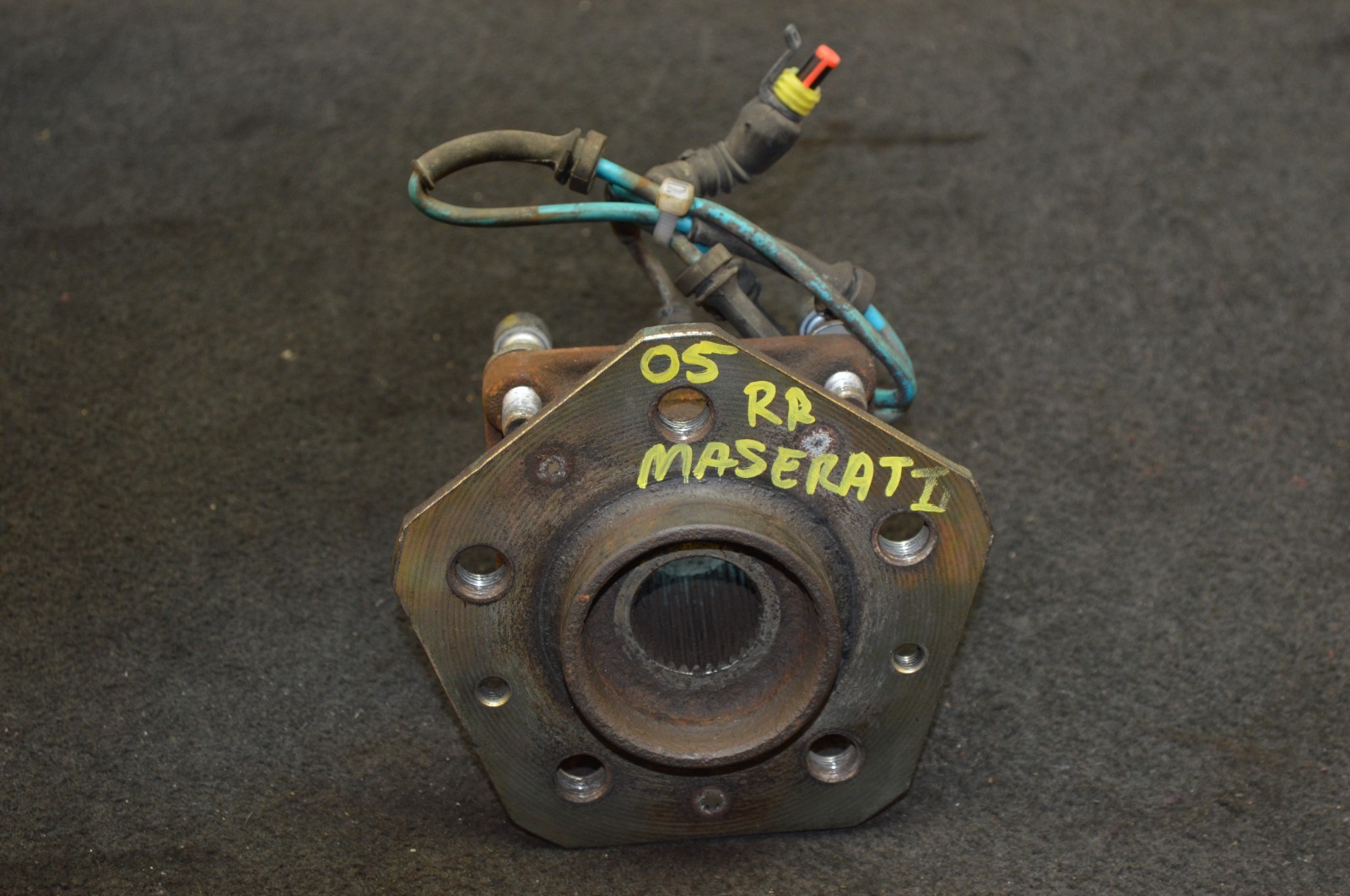02-06 M138 MASERATI COUPE SPYDER 4.2L REAR RIGHT PASSENGER SPINDLE BEARING HUB