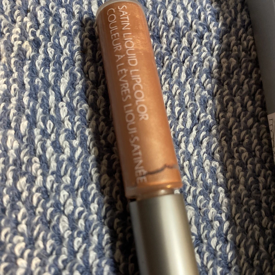 Prescriptives Paints Liquid Lip color Champagne 01 - Image 3 of 4