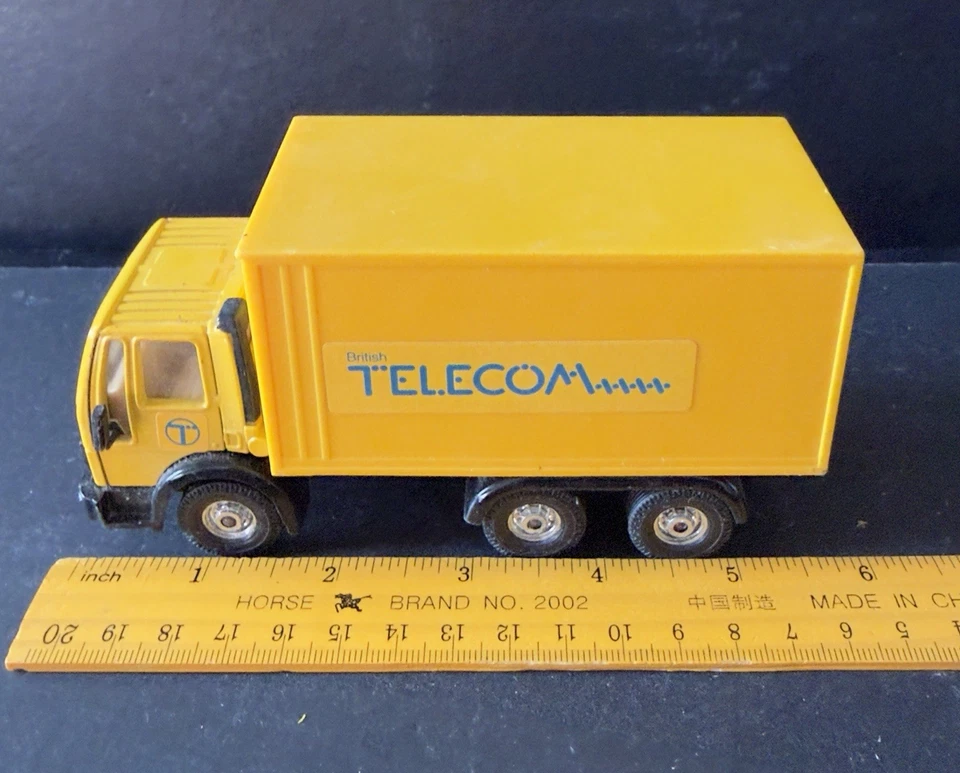 VINTAGE 1984 CORGI "BRITISH TELECOM" #1192 FORD CARGO BOX TRUCK Great Britain - Image 2 of 4