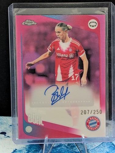 2025-26 Topps Chrome UWCL - Klara Buhl Pink Auto /250 Bayern Munich