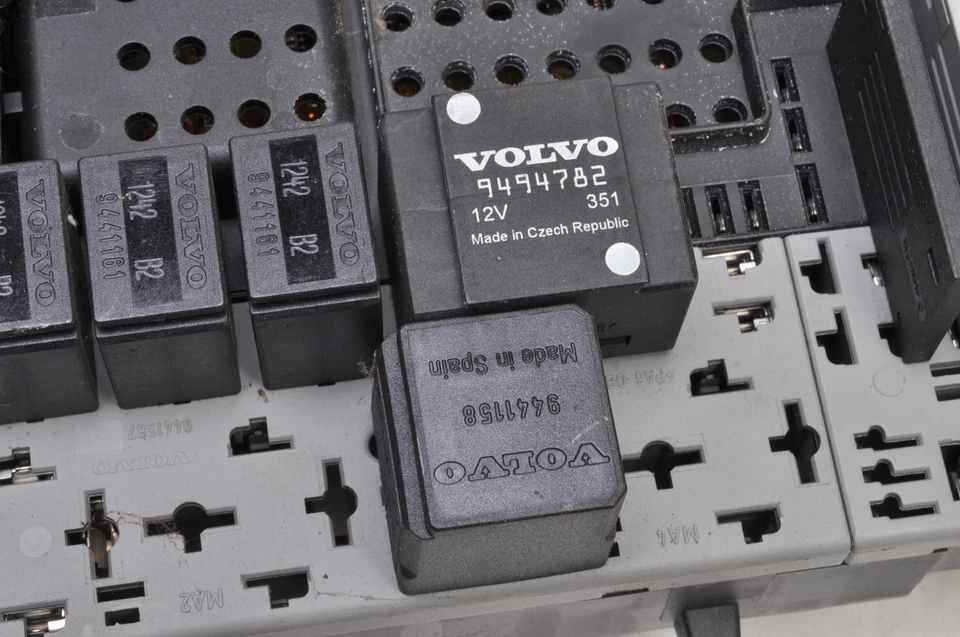 VOLVO V70 II Centralina Fusibile 8676286 - Immagine 2 di 4