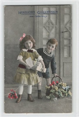 921348) Postcard Birthday - Children with Flowers and Gifts