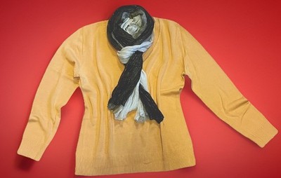 AJC  V-Pullover  in schönen gelbton Gr.44/46 Neuertig