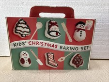 Kids' Christmas Baking Set 4 Nonstick Cake Molds 4 Utensils Sifter J2