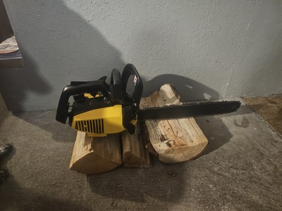 #ad McCulloch MacCat 2.3ci 38cc chainsaw.. runs great $95.00