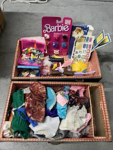 VINTAGE 60s-80s BARBIE JEM / OTHER DOLL CLOTHING / ACCESSORIES VINTAGE BOX LOT