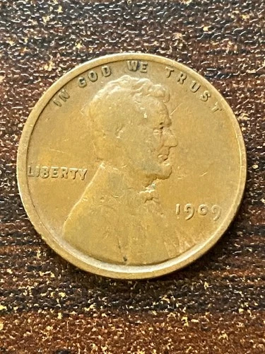 1909 P V/D/B Wheat cent a very fine coin. pluse a surpries coin