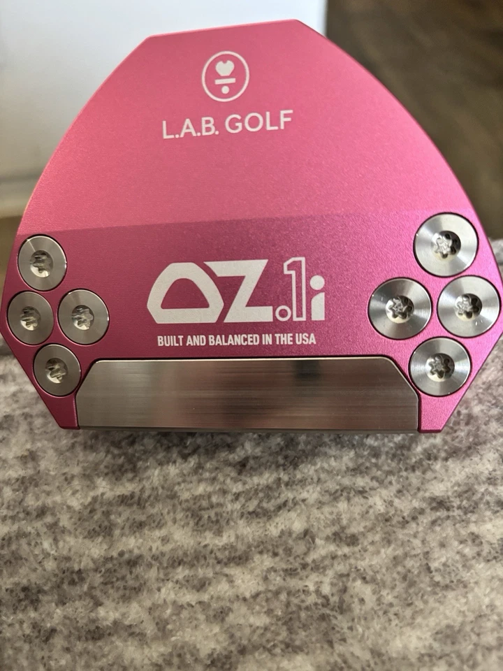 L.A.B Golf 34” OZ.1i RH Pink putter w/ stability shaft and white grip - Image 4 of 4