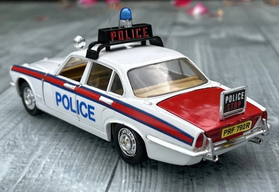 Polistil Jaguar XJ 4.2 Saloon Police Car S31 Vintage 1976 Italian 1:25 Diecast - Image 4 of 4
