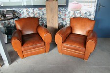 PAIRE DE FAUTEUIL CLUB CUIR DOSSIER MOUSTACHE