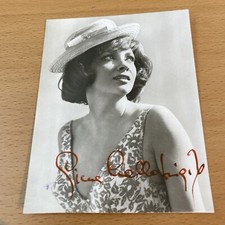 GINA LOLLOBRIGIDA original signiert Autogrammkarte 12 x 9 cm