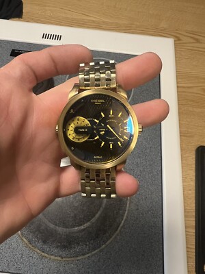 Diesel Men's Mini Daddy DZ7341 Watch Gold Stainless Steel. Needs