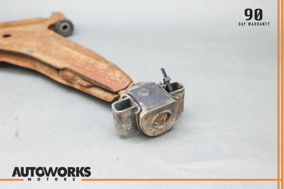 83-87 Brazo de control inferior Wishbone delantero izquierdo lado del conductor OEM Foto 2 de 4