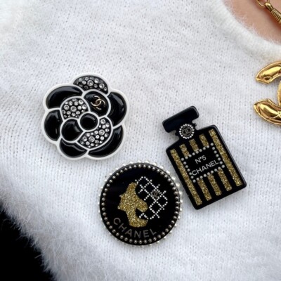 Auth CHANEL Mini Camellia Brooch White Black Floral Style Vintage